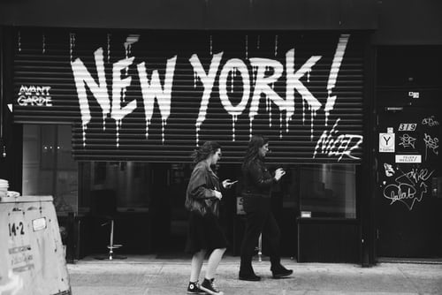 picture of a wall that says New York!